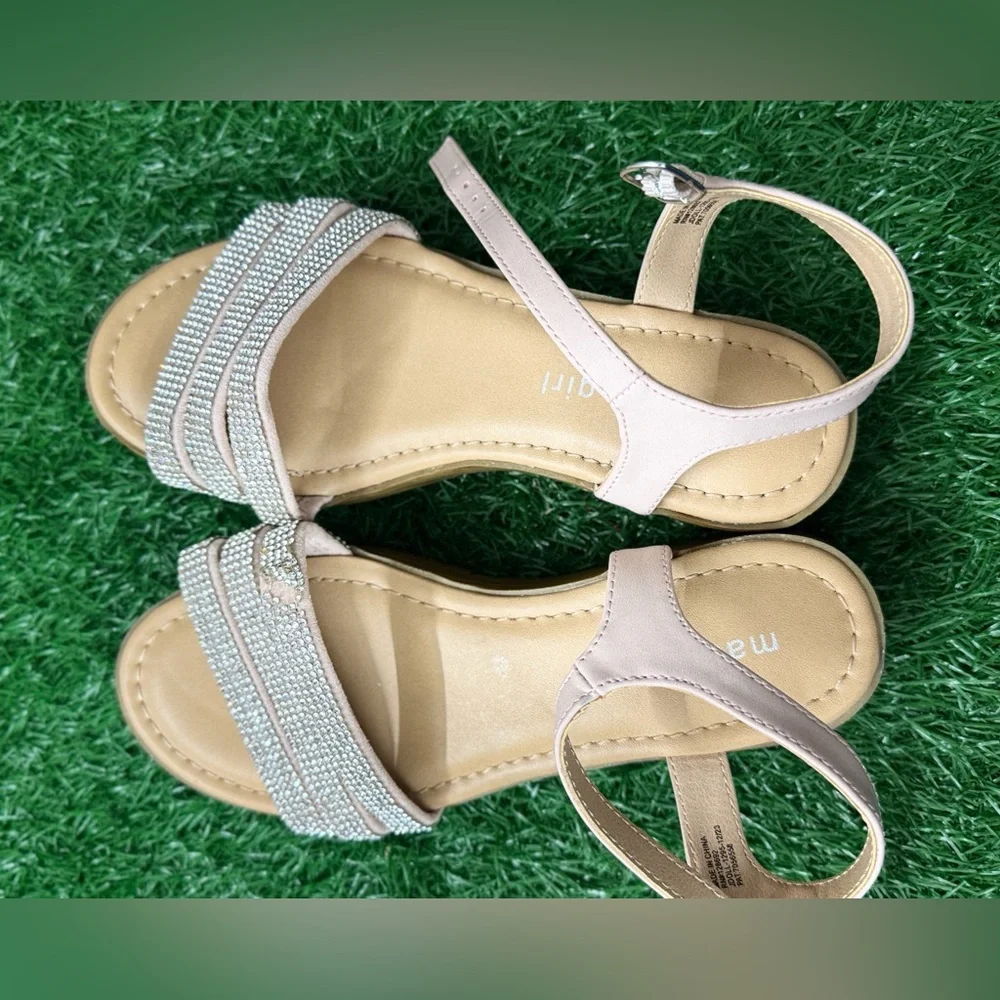 Madden Girl Silver Sandals Size 2‎